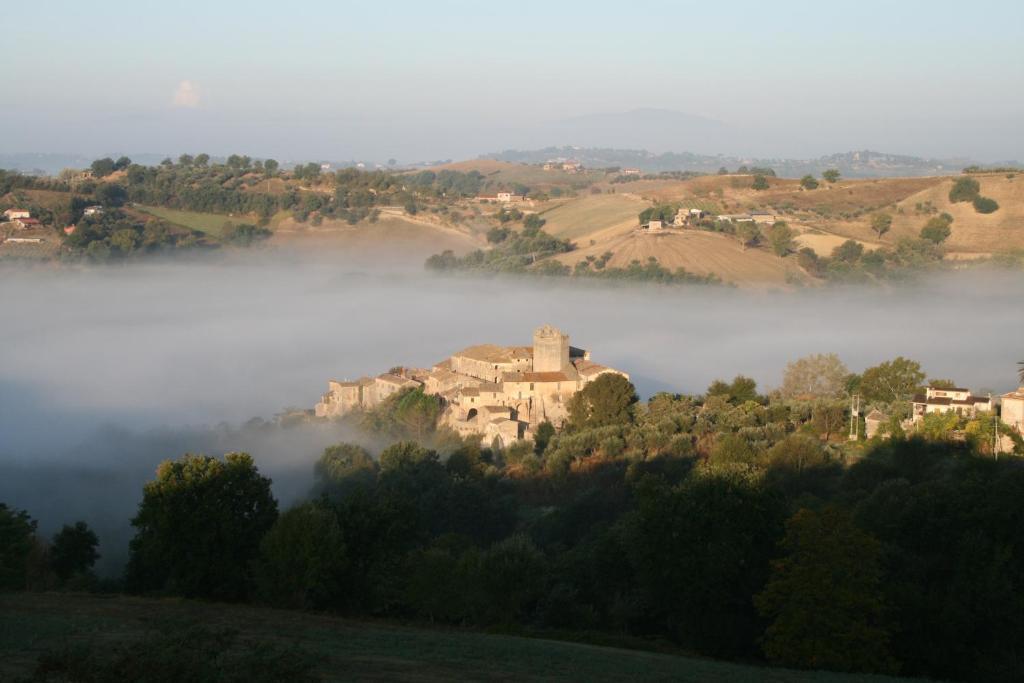 Agriturismo Casale Contessa Montebuono  Exteriör bild